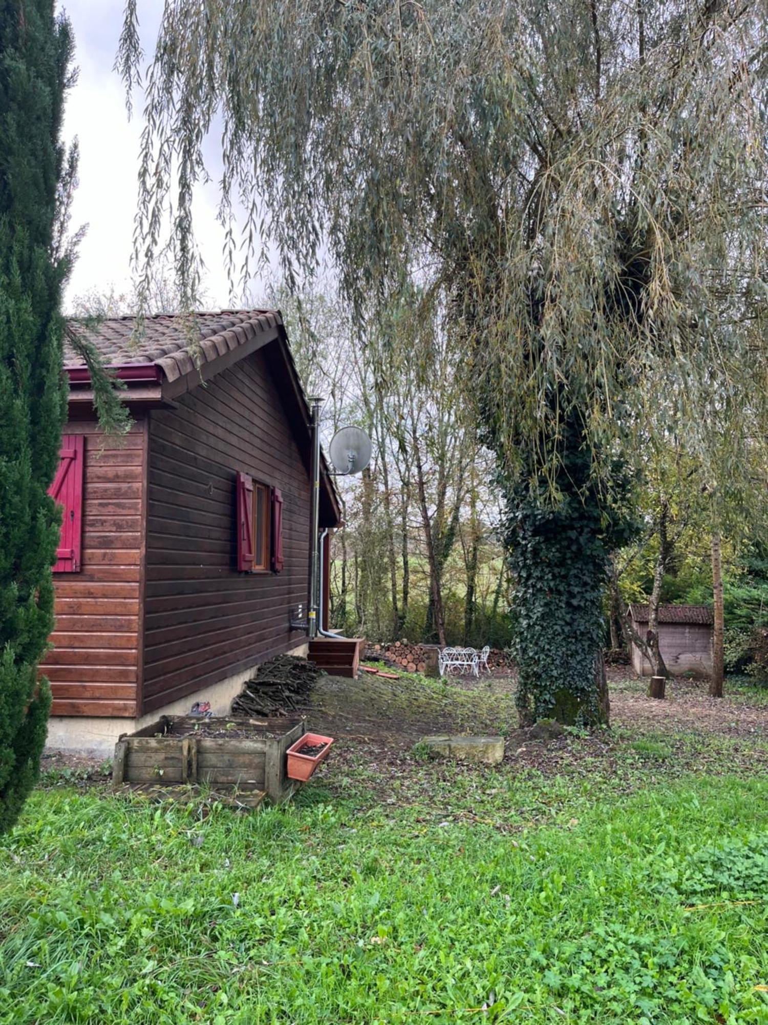 Chez Mamie Vila LʼIsle-Jourdain Exterior foto