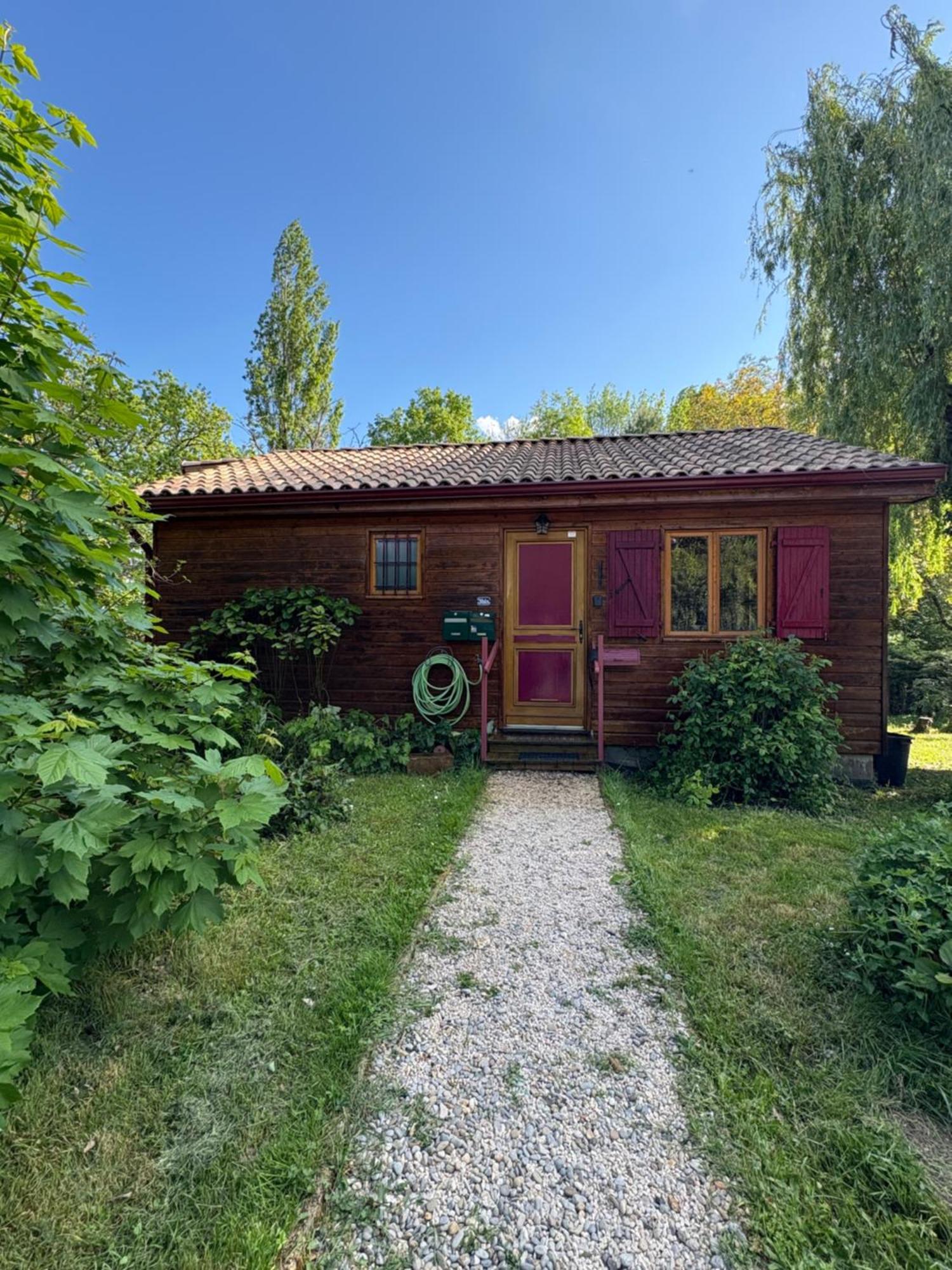 Chez Mamie Vila LʼIsle-Jourdain Exterior foto